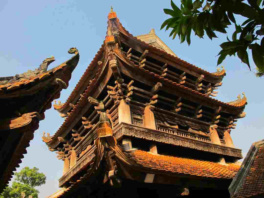 Tam quan nội của chùa Keo với kiến trúc điêu khắc đặc trưng