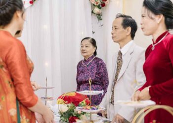 Lễ dạm ngõ hay chạm ngõ là nghi thức không thể thiếu