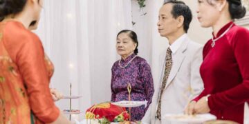 Lễ dạm ngõ hay chạm ngõ là nghi thức không thể thiếu