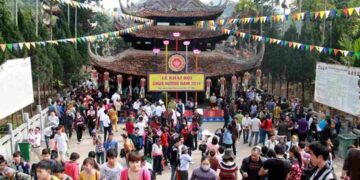 Hoạt động tại Lễ hội Chùa Hương có điểm gì thu hút du khách