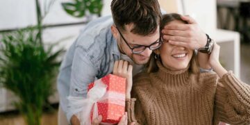 Bật mí 20 món quà Valentine cho vợ yêu ý nghĩa nhất 2023