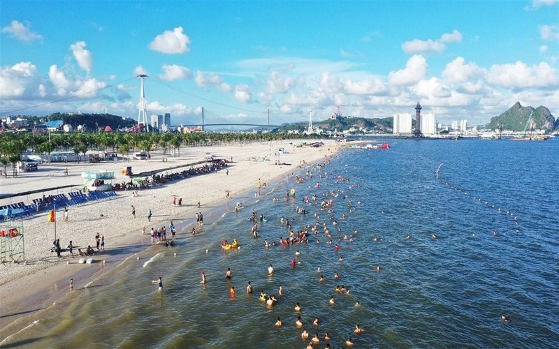 Vẻ đẹp của biển Bãi Cháy